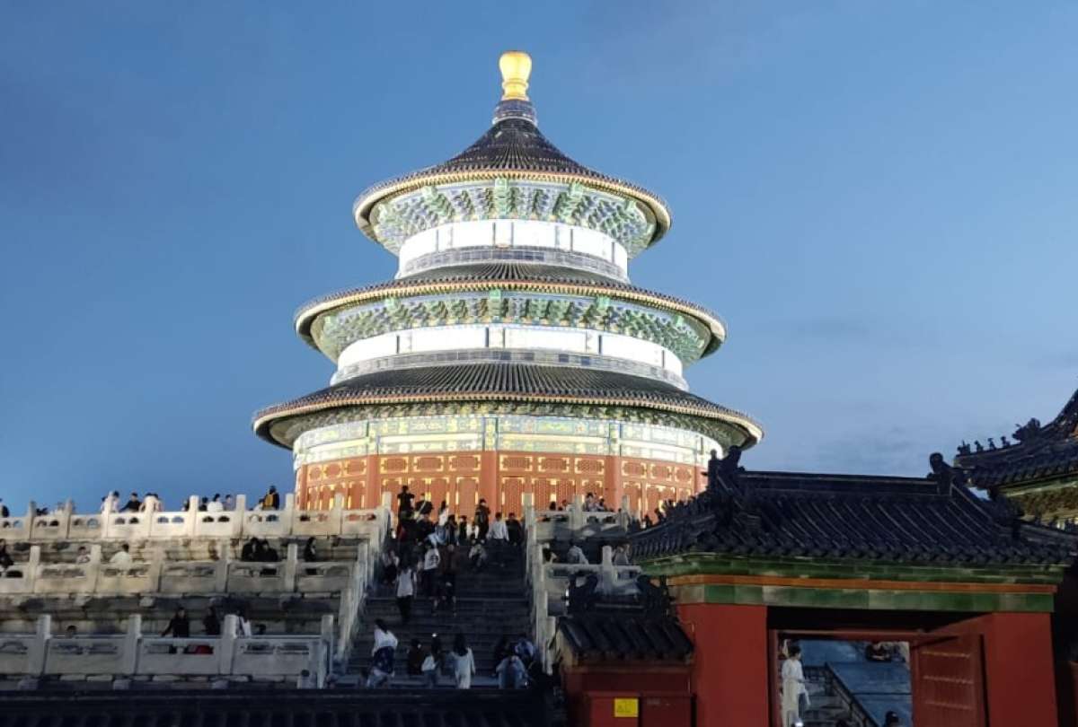El Templo del Cielo está ubicado en el distrito Dongcheng, al sur de la Ciudad Prohibida, en Beijing. 