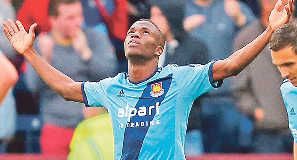 El delantero ecuatoriano &Eacute;nner Valencia contin&uacute;a marcando en la Liga Premier de Inglaterra. Fue el jugador del partido, ayer ante el Stoke City. Foto: Internet