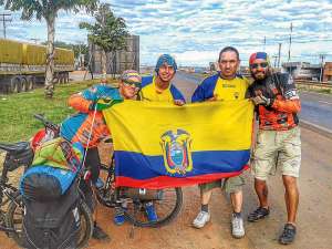 Los &lsquo;cicloviajeros&rsquo; internacionalizan su campa&ntilde;a