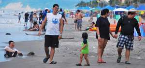 Turistas colombianos visitan balnearios de Esmeraldas