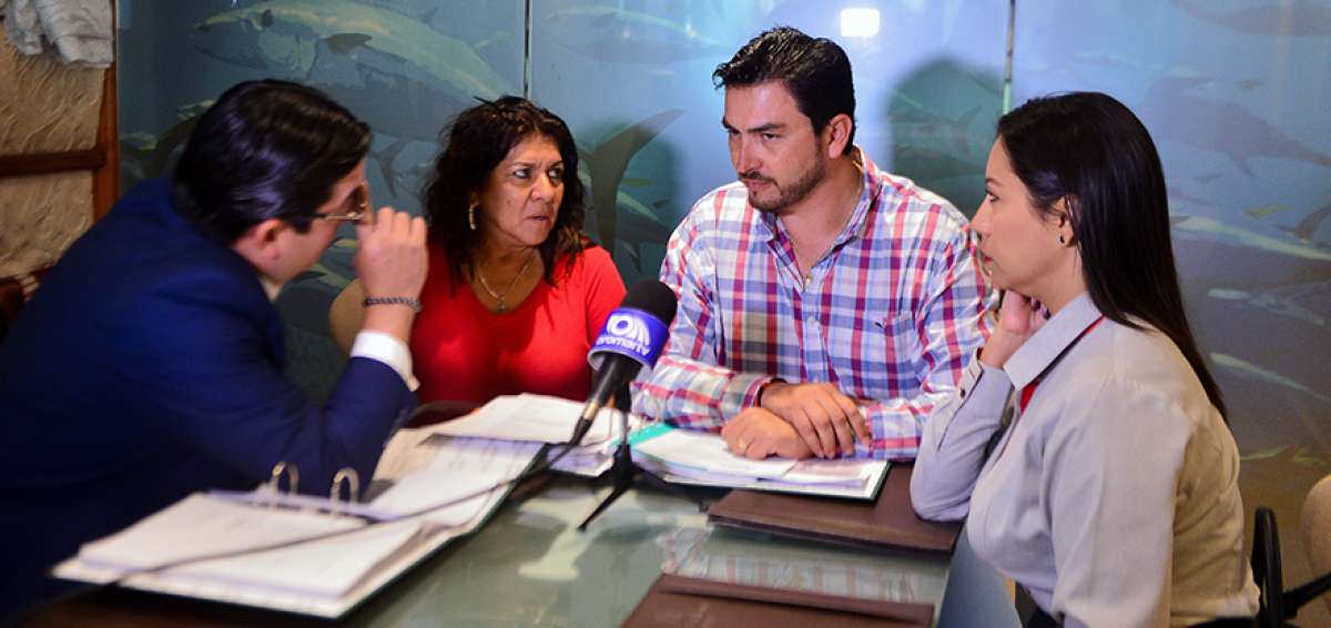 Esteban Fiallos con documentos inform&oacute; sobre la legalidad de la directiva que preside.