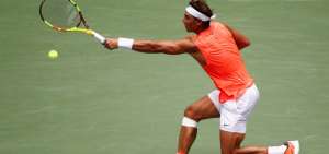 Nadal pasa a octavos del US Open pero su rodilla preocupa