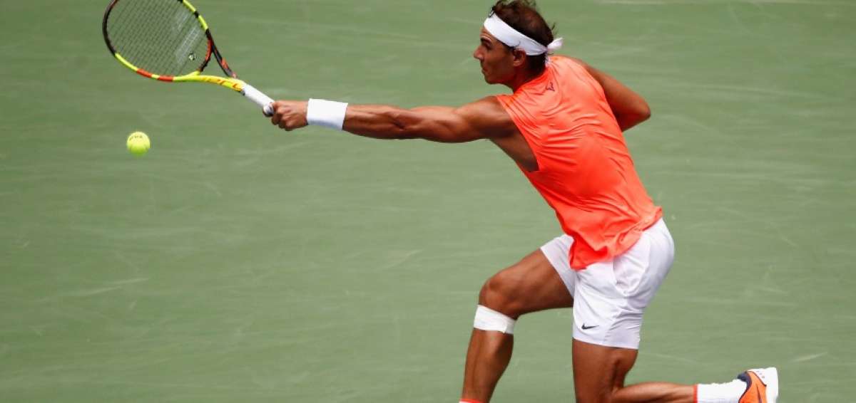 Nadal pasa a octavos del US Open pero su rodilla preocupa