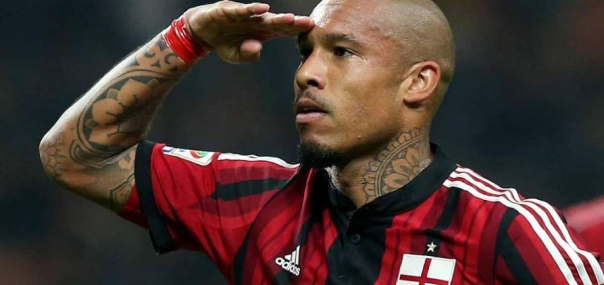 De Jong y Cole fortalecer&aacute;n un mediocampo 'gal&aacute;ctico' que ya cuenta desde 2015 con Steven Gerrard.