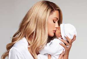 Paris Hilton mostró la foto de su hijo en redes sociales