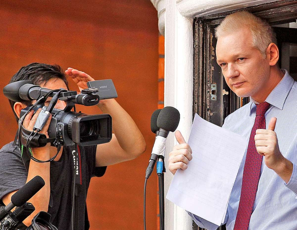 Ecuador eval&uacute;a pedido de Suecia por caso Assange 