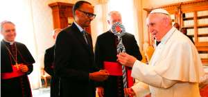El papa Francisco recibi&oacute; hoy en audiencia al presidente de Ruanda, Paul Kagame.