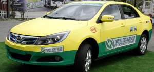 La cooperativa Ecotaxi fue conformada por migrantes retornados al Ecuador, quienes adquirieron los veh&iacute;culos no contaminantes con apoyo estatal.