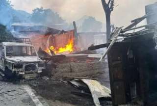Un autobús escolar fue blanco de un ataque suicida. Las autoridades han declarado el estado de emergencia.