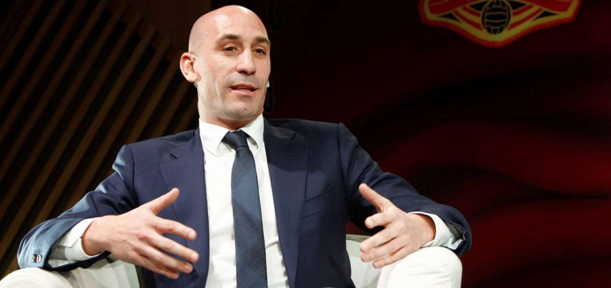 Luis Rubiales cumpli&oacute; un mes sin tregua como titular espa&ntilde;ol