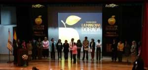 Los docentes fueron reconocidos por su labor en la educaci&oacute;n. 
