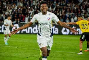 Liga de Quito ganó 3-1 a Barcelona y sube al segundo lugar de la LigaPro