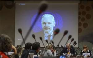 En el evento particip&oacute; el exjuez de la Audiencia Nacional espa&ntilde;ola Baltasar Garz&oacute;n, que ejerce de jefe del equipo jur&iacute;dico que representa a Assange. Foto: AFP