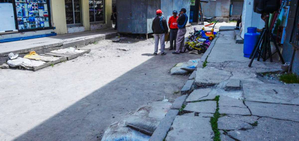 El pasaje Sangu&ntilde;a en Quito, cuyo alcantarillado colaps&oacute; en 2010, luce hoy abandonado.