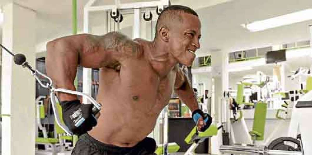 Freddy Obando trabaja como instructor y entrena en el gimnasio Mtabolic, ubicado en Carapungo. Foto: Miguel Jim&eacute;nez / El Tel&eacute;grafo