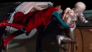 En un universo paralelo, Superman rescata a astronauta del filme Gravity 