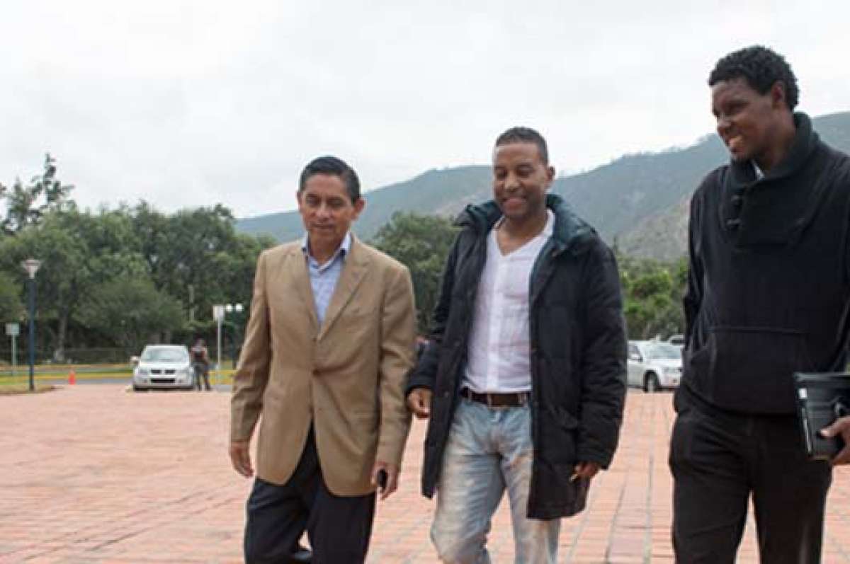 Los asamble&iacute;stas Mauro Andino, Ulises de la Cruz y Agust&iacute;n Delgado al ingreso a la reuni&oacute;n del bloque de PAIS en el centro de convenciones de la Contralor&iacute;a. FOTO: JOHN GUEVARA