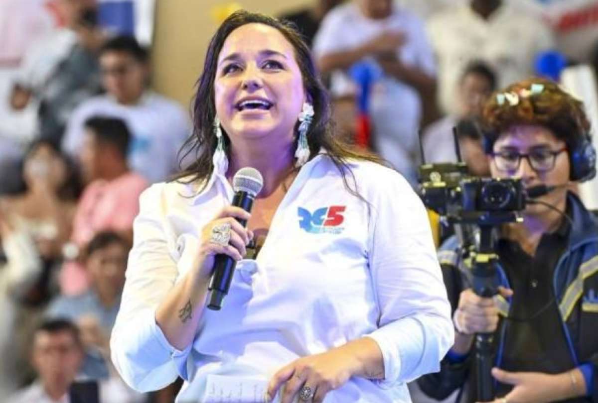  Gabriela Rivadeneira, nueva presidenta de Revoluci&oacute;n Ciudadana, se refiri&oacute; al caso de Mar&iacute;a Fernanda Vargas, alcaldesa corre&iacute;sta, con el narco Leandro Norero. 