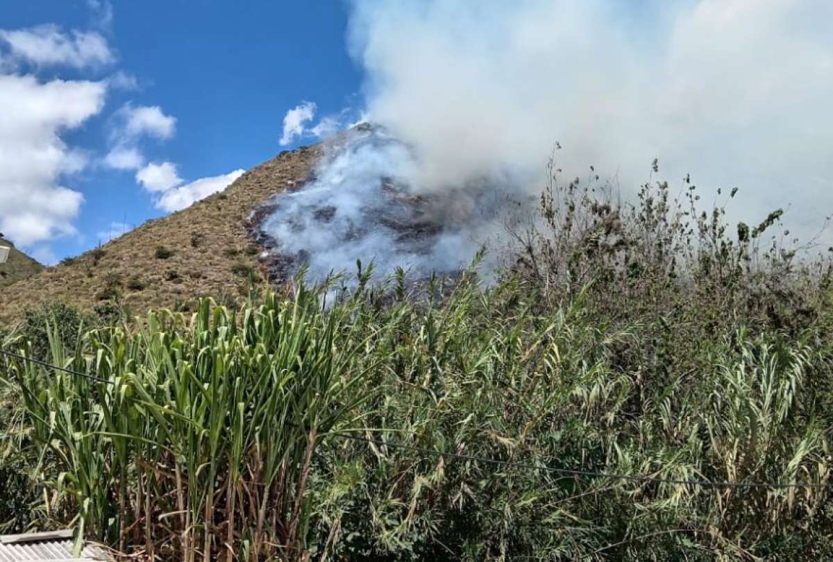 En el sector La Victoria de Guayllabamba se reportó un incendio forestal.