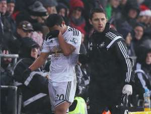 Swansea confirma gravedad de la lesi&oacute;n de Montero