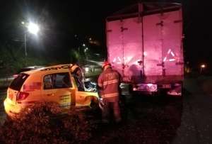 Bomberos de Quito atendieron una emergencia en la avenida Simón Bolívar