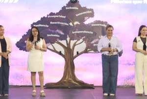 Evento &ldquo;Ra&iacute;ces Violetas&rdquo; en Guayaquil impulsa becas y cr&eacute;ditos para mujeres emprendedoras