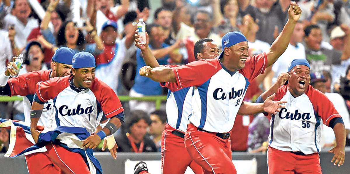 Los jugadores cubanos celebran el triunfo del domingo pasado ante Tomateros de Culiac&aacute;n, de M&eacute;xico. Foto: AFP