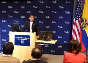 Presidente Correa ofreci&oacute; su Conferencia Magistral en el auditorio de Luce Hall de Yale. Foto: @conocimientoEc