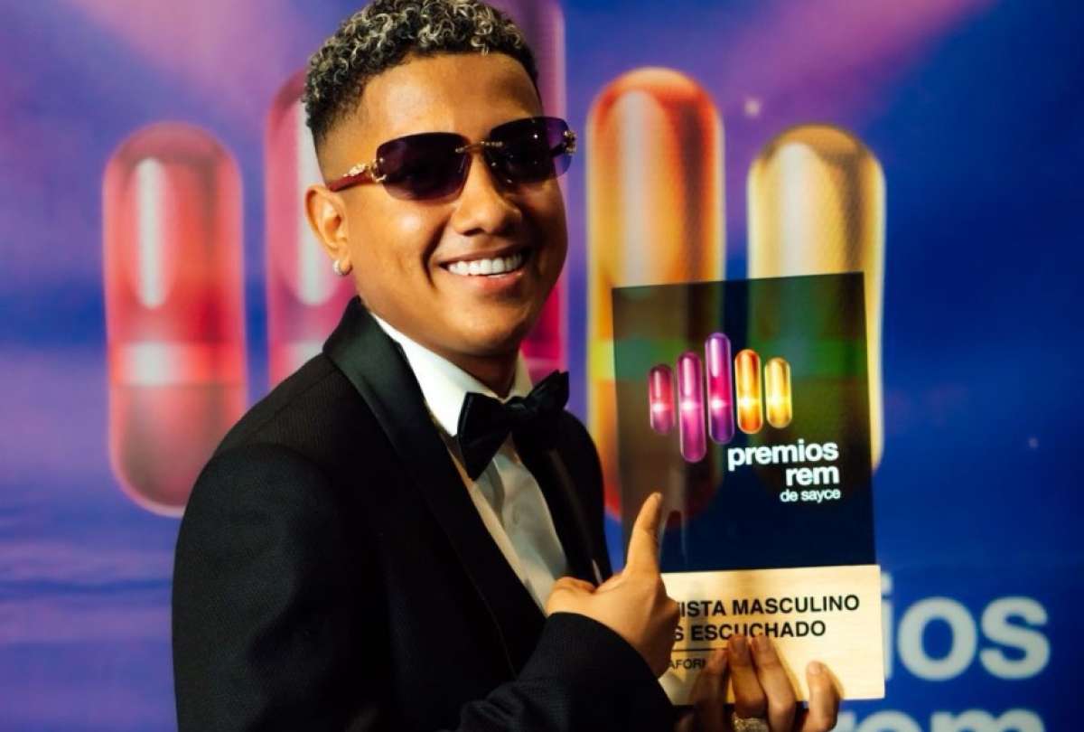 Artistas ecuatorianos fueron reconocidos en los Premios REM por su impacto en radio y plataformas.