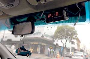 Los nuevos medidores tienen que mostrar la fecha, distancia y el tiempo transcurrido. Sin esos datos significar&iacute;a que hay irregularidades. Foto: Lylibeth Coloma | El Tel&eacute;grafo.