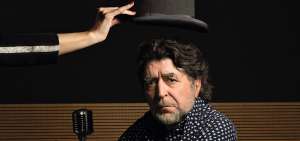 La carrera de Joaqu&iacute;n Sabina empez&oacute; en los 80 y ha sabido sortearse entre distintos estilos, con lo que ha logrado llegar a al menos dos generaciones.