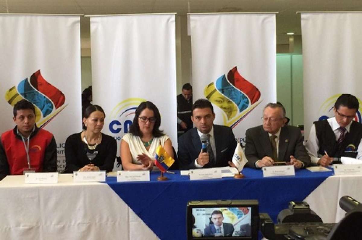 El presidente del CNE, Juan Pablo Pozo, explic&oacute; que la prueba se tomar&aacute; el mi&eacute;rcoles a las 10:30. Foto: CNE