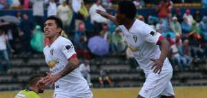 Edson Puch (i) celebra su primer tanto con la camiseta de Liga en el campeonato.