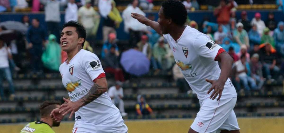 Edson Puch (i) celebra su primer tanto con la camiseta de Liga en el campeonato.