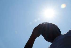 Ante la presencia de radiación extremadamente alta se recomienda usar protector solar e hidratarse.