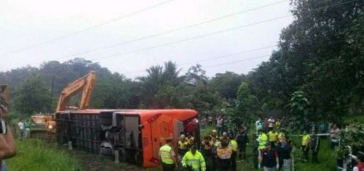 3 muertos en accidente de bus en la v&iacute;a Lago Agrio - Quito
