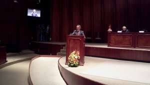Leonardo Vicu&ntilde;a present&oacute; su libro en la Asamblea. Foto: Marco Antonio Piza. 