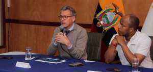 Agust&iacute;n Alb&aacute;n, titular de la Secretar&iacute;a de Educaci&oacute;n Superior, Ciencia, Tecnolog&iacute;a e Innovaci&oacute;n (Senescyt), durante la rueda de prensa. 