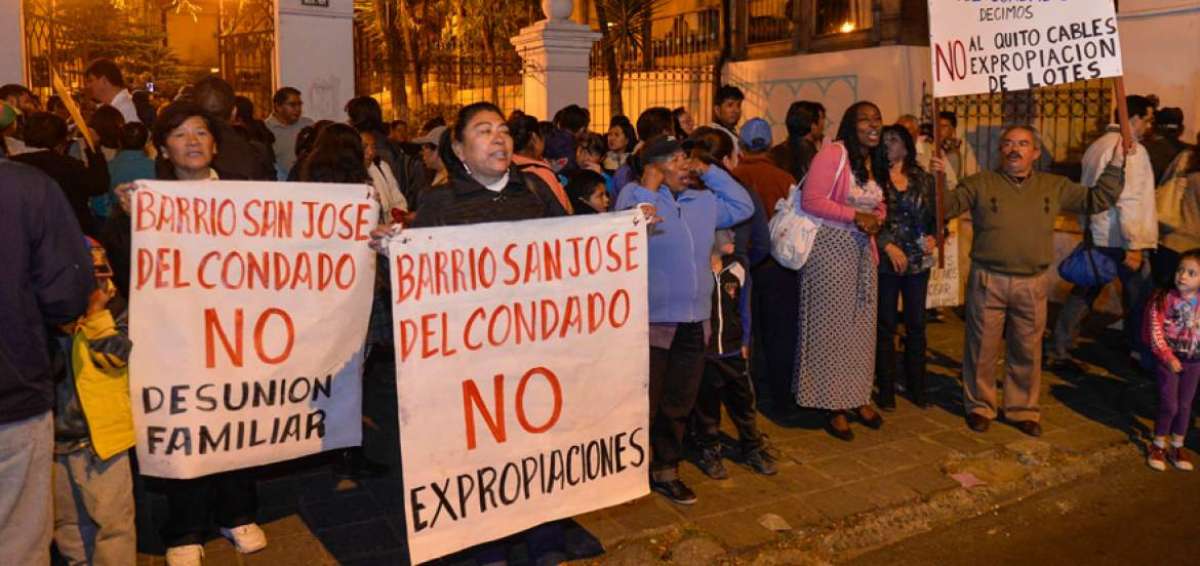 Dar&iacute;o Tapia, secretario de Movilidad (centro), recibi&oacute; quejas tras el anuncio de expropiaciones en el Condado.