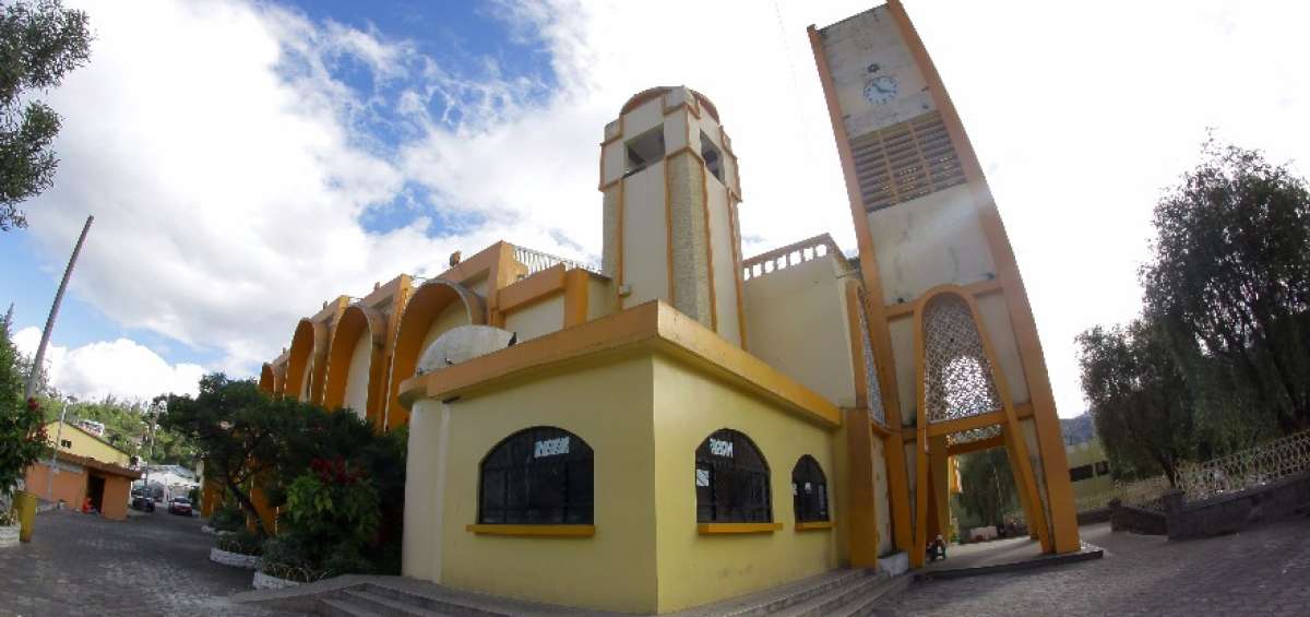 La bas&iacute;lica se erigi&oacute; con las contribuciones de miles de fieles que en febrero concurren a las fiestas desde diversas provincias y del exterior.