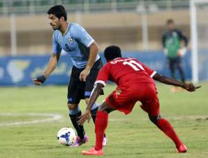 Luis Su&aacute;rez anot&oacute; 2 goles en el &uacute;ltimo amistoso que disput&oacute; su selecci&oacute;n ante Om&aacute;n. Foto: AFP