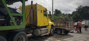 Uno de los accidentes ocurri&oacute; en Santo Domingo e involucr&oacute; a un tr&aacute;iler y una camioneta.