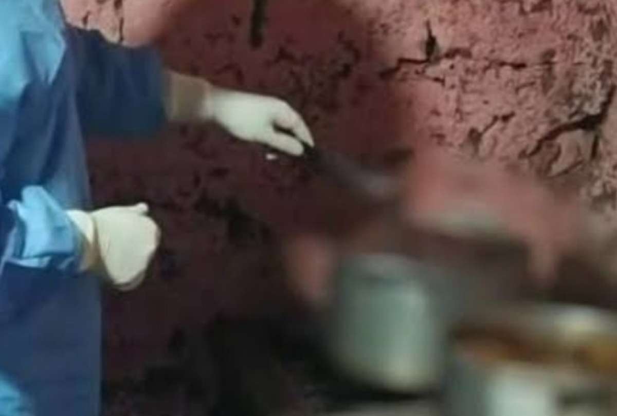 Las autoridades encontraron las ollas donde supuestamente se cocin&oacute; al cad&aacute;ver.