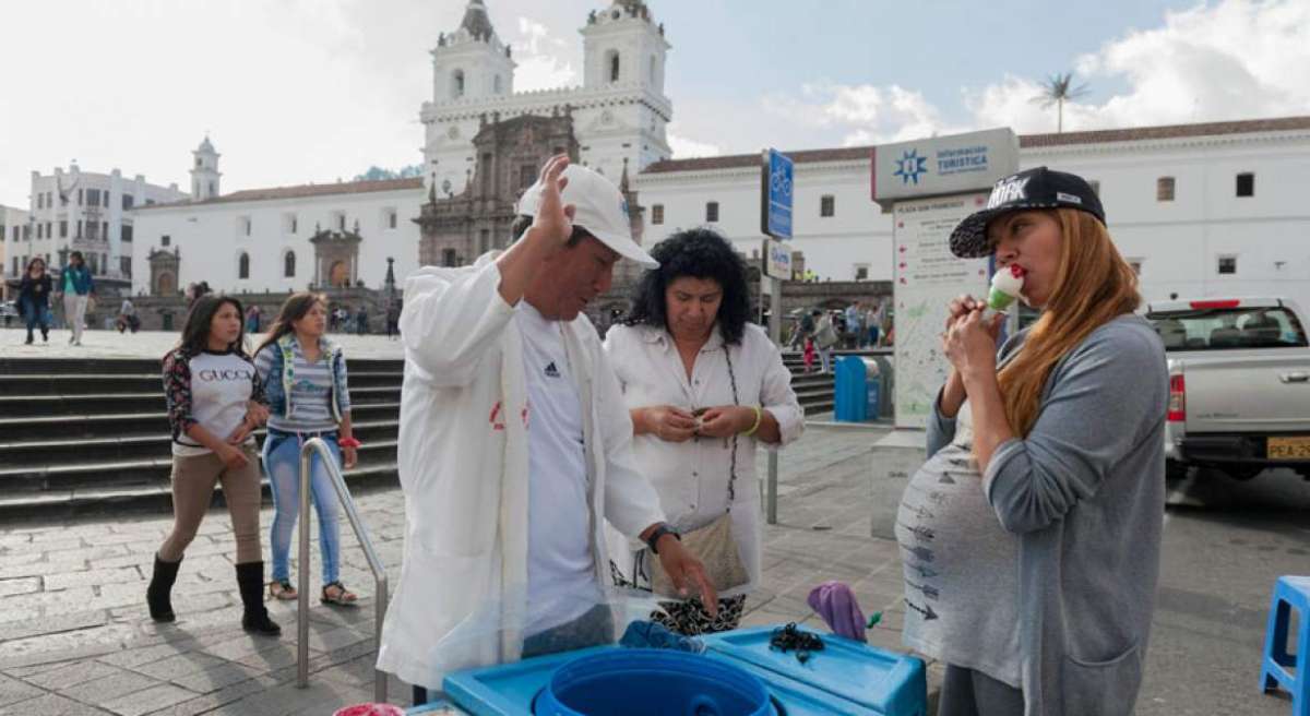Los helados de paila han pasado a formar parte del men&uacute; callejero capitalino junto a otras golosinas.