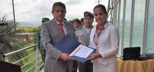 El documento fue firmado por Diego G&oacute;mez, viceministro de Defensa de Ecuador; y Diana Abaunza, viceministra para las Pol&iacute;ticas y Asuntos Internacionales de Colombia.
