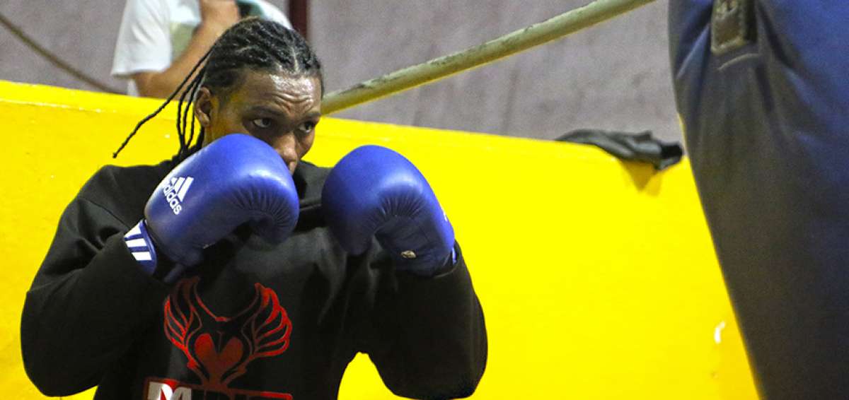 Carlos Mina se entren&oacute; en Cotocollao para ir a Colombia a buscar el oro bolivariano.