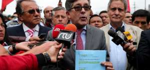 Mont&uacute;far present&oacute; documentos para sustentar su pedido. 