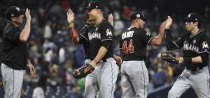 Derek Jeter y Jeb Bush encabezan grupo para comprar los Marlins