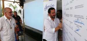 La firma de los convenios se desarroll&oacute; en el Centro Comunitario Juan Bosco, en Guayaquil.