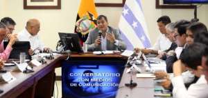 El mandatario durante un conversatorio con la prensa en Guayaquil. 